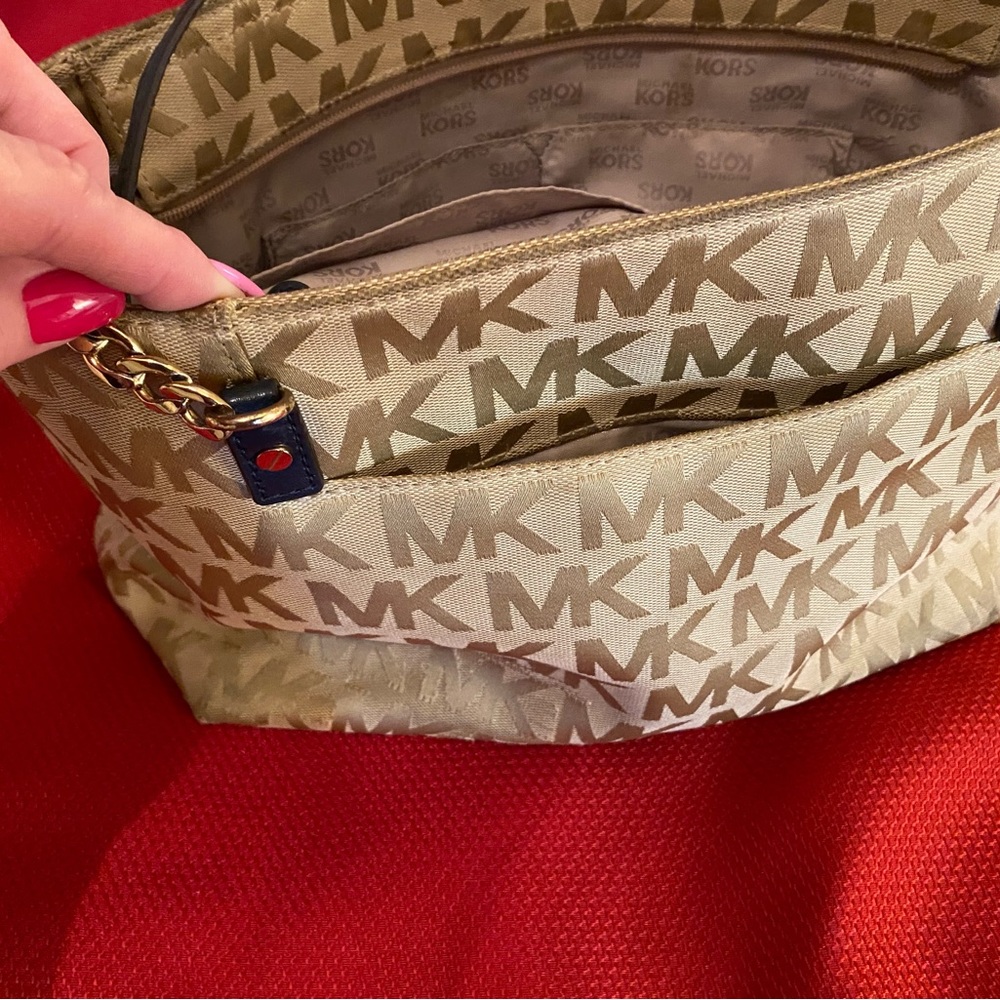 Michael Kors Jet Set Chain & Leather handles purse.. - Picture 9 of 9